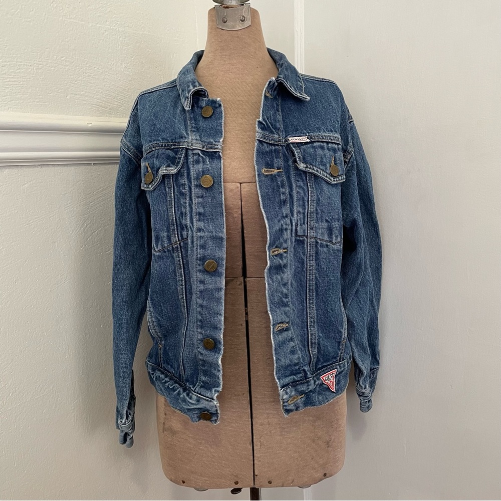 Youth vintage Guess jean Jacket! Size 14. Great worn in condition!